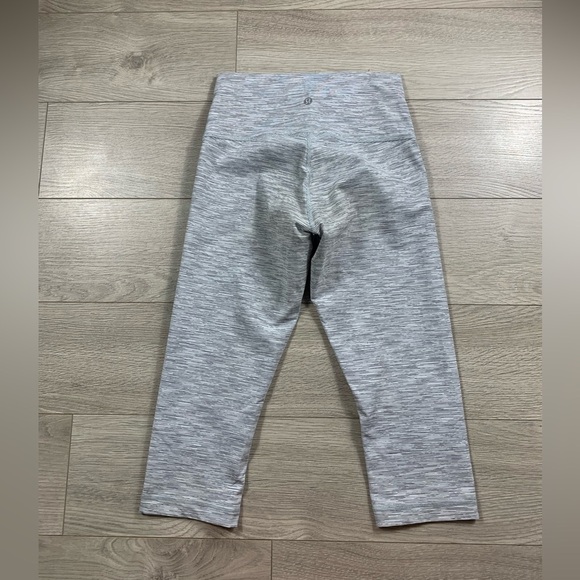 Lululemon Wunder Under Hi-Rise 1/2 Tight (Luxtreme)
Space Ice Grey Alpine White - Picture 5 of 14